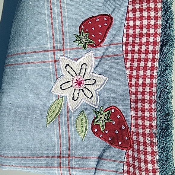 Pottery Barn Kids Rolling Wicker Liner in Strawberry in Large - Picture 5 of 6